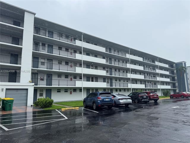 950 Hillcrest Drive 411, Hollywood, FL 33021