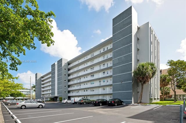 619 NE 14th Avenue 101, Hallandale Beach, FL 33009