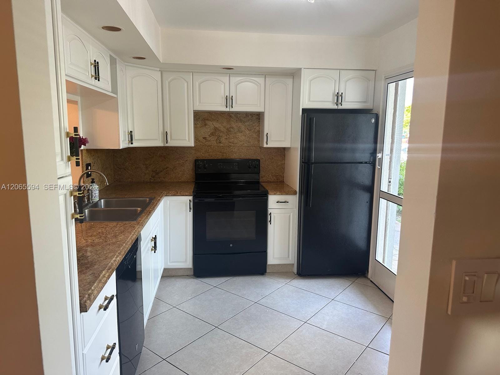 619 NE 14th Avenue 101 — photo 9