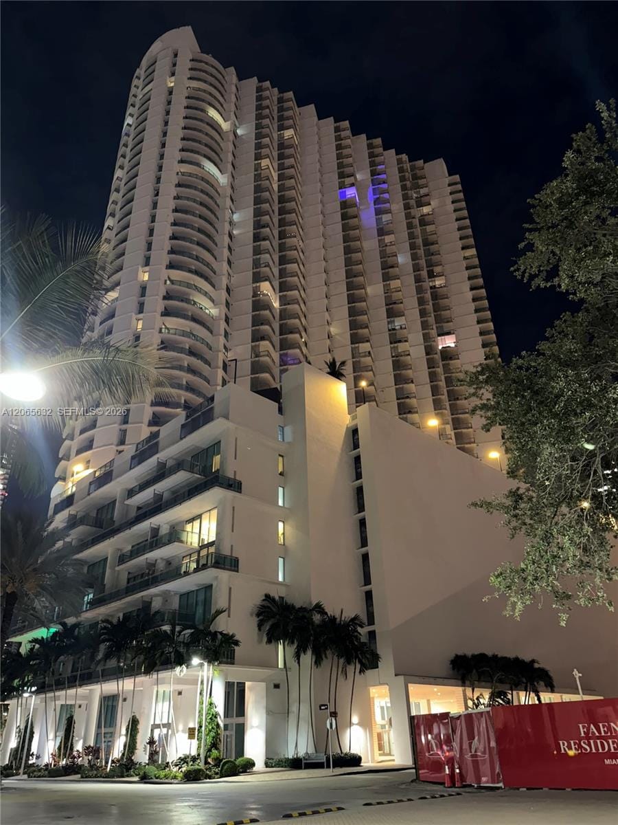 Pending home at 350 S Miami Avenue 302, Miami, FL 33130