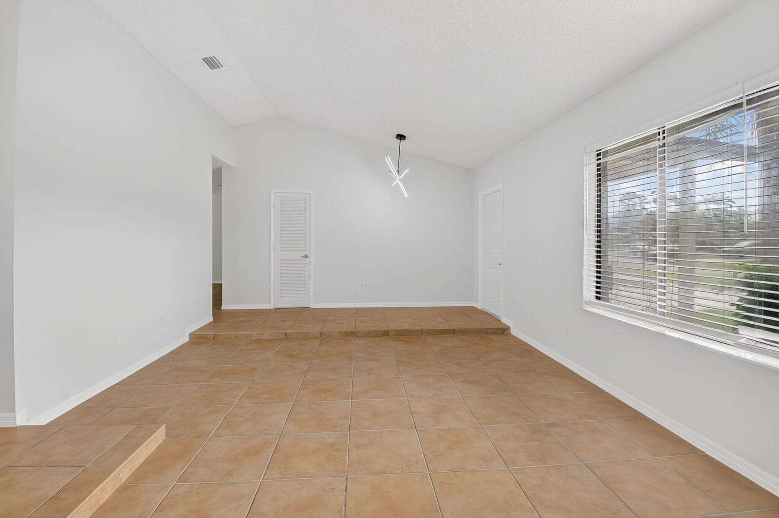 4135 Bay Laurel Way — photo 8