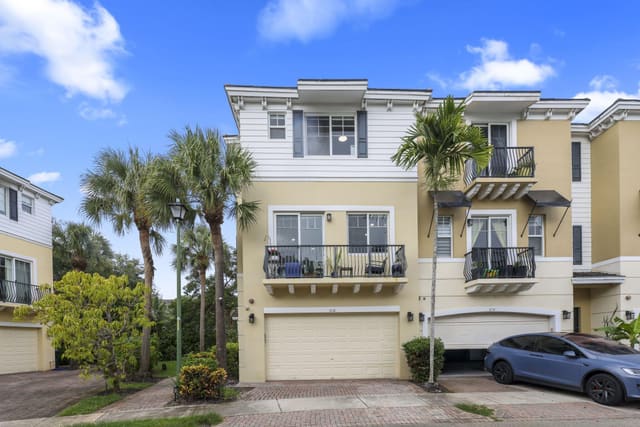 616 NW 38th Circle, Boca Raton, FL 33431