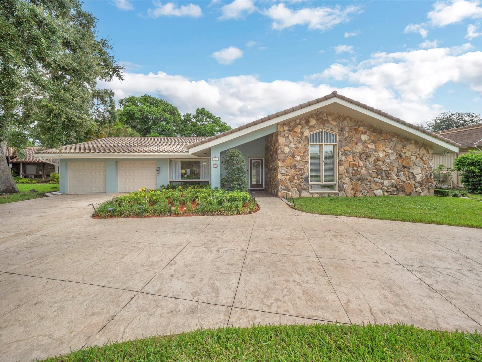 9651 CONCH SHELL Manor — photo 2