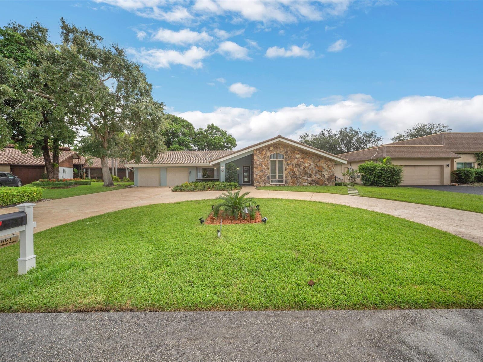 9651 CONCH SHELL Manor — photo 6
