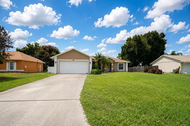 491 SE STARFLOWER Avenue, Port St. Lucie, FL 34983