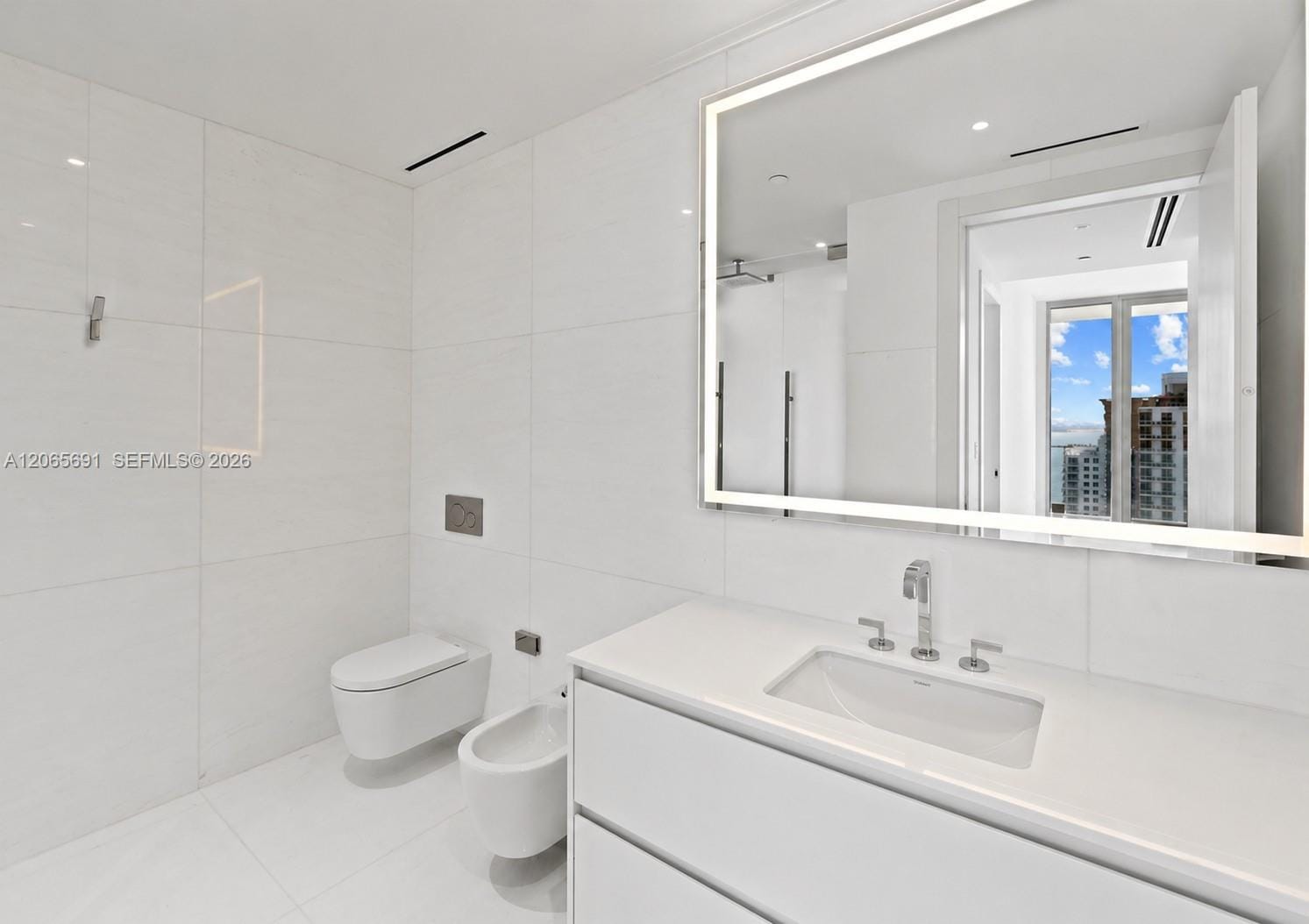 300 Biscayne Boulevard Way 4201E, Miami, FL 33131 photo 16