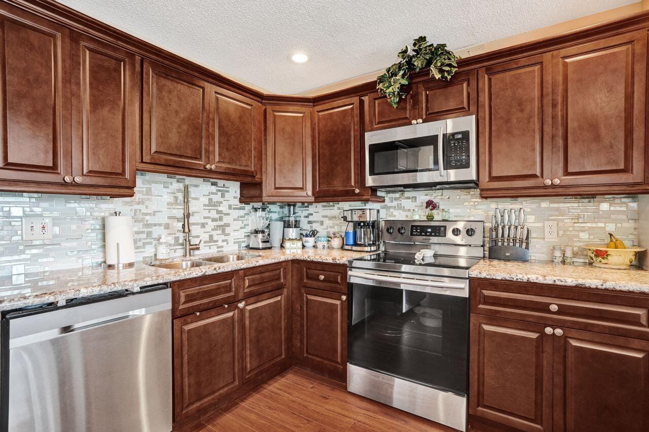 4737 Grapevine Way — photo 4