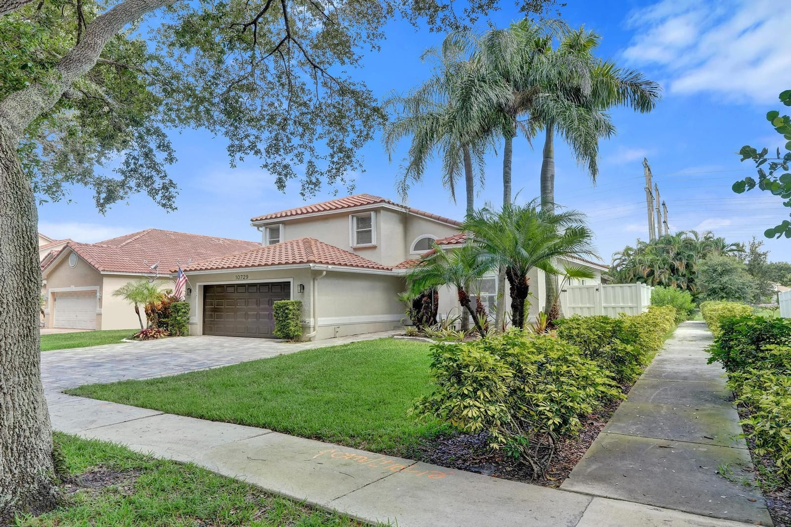 10729 EDINBURGH Street — photo 2