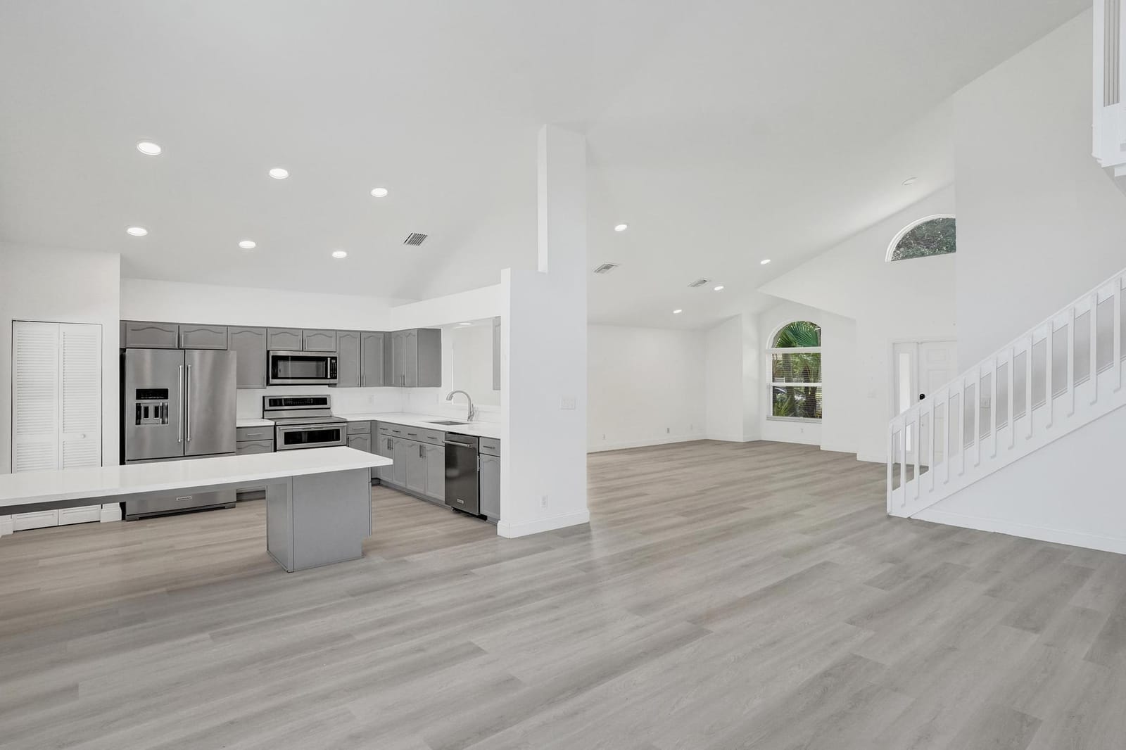 10729 EDINBURGH Street — photo 10