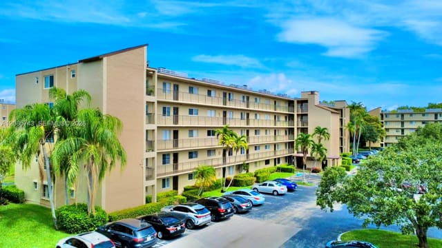 7840 NW 50th Street 102, Lauderhill, FL 33351