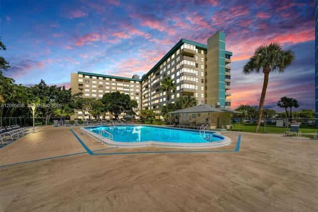 4330 Hillcrest Drive 405, Hollywood, FL 33021