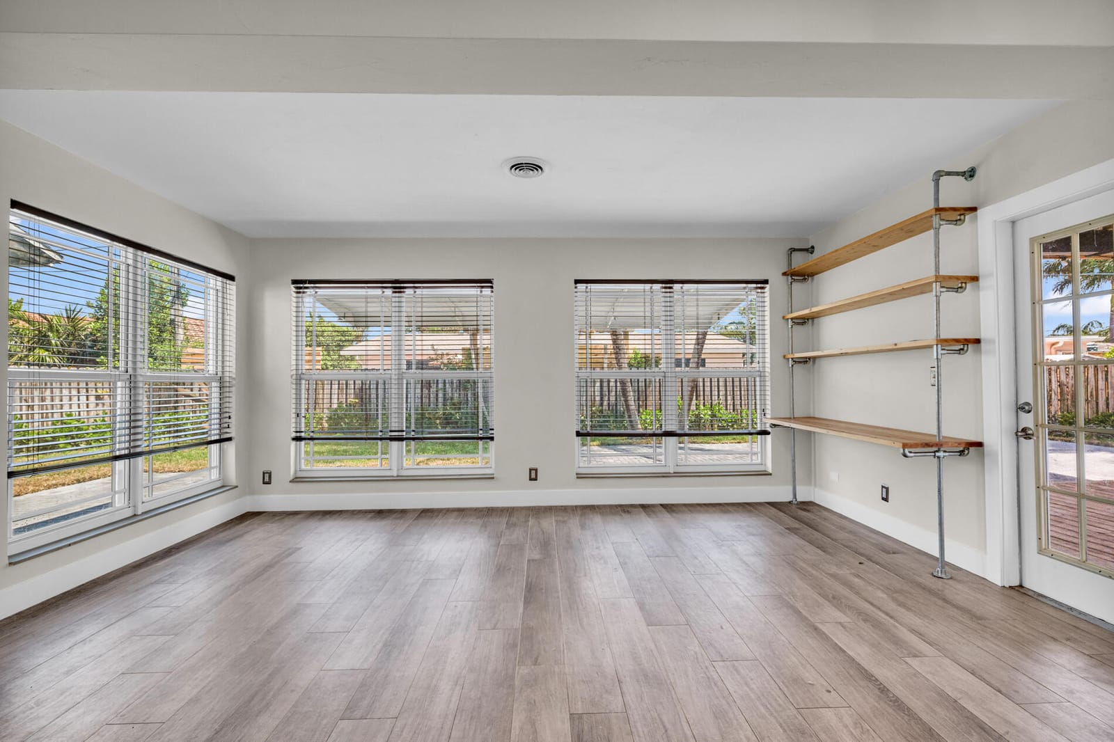 921 SE 15th Court — photo 9