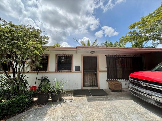 5300 SW 103rd Place, sold in Heftler Homes Sec 3, Miami, FL