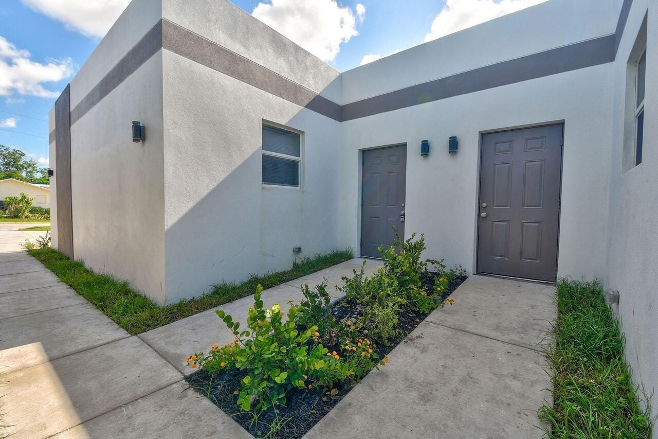 1177 Ac Evans Street A — photo 1