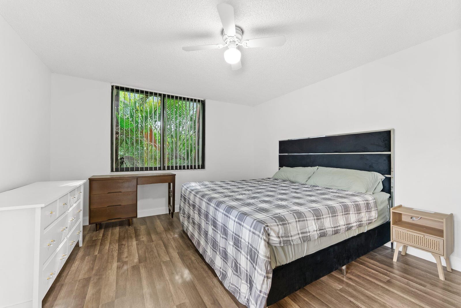 3874 VICTORIA Drive — photo 11