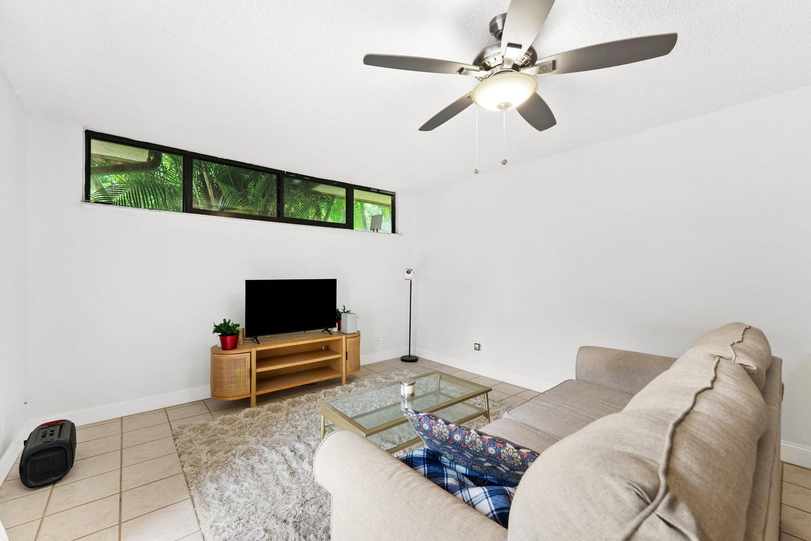 3874 VICTORIA Drive — photo 3