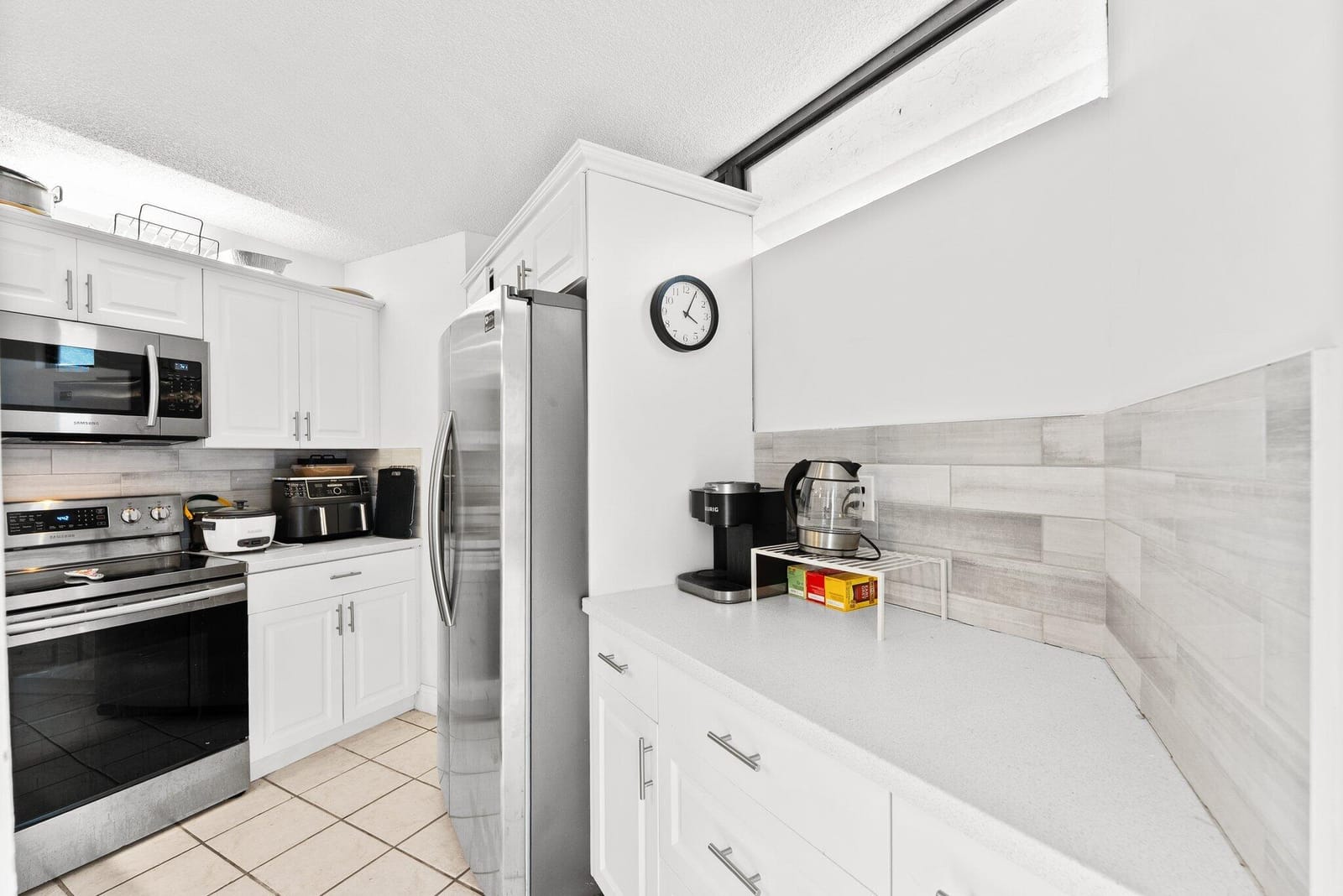 3874 VICTORIA Drive — photo 7