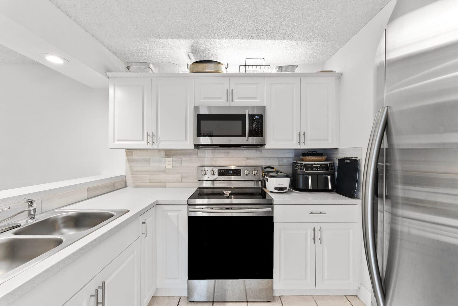 3874 VICTORIA Drive — photo 8