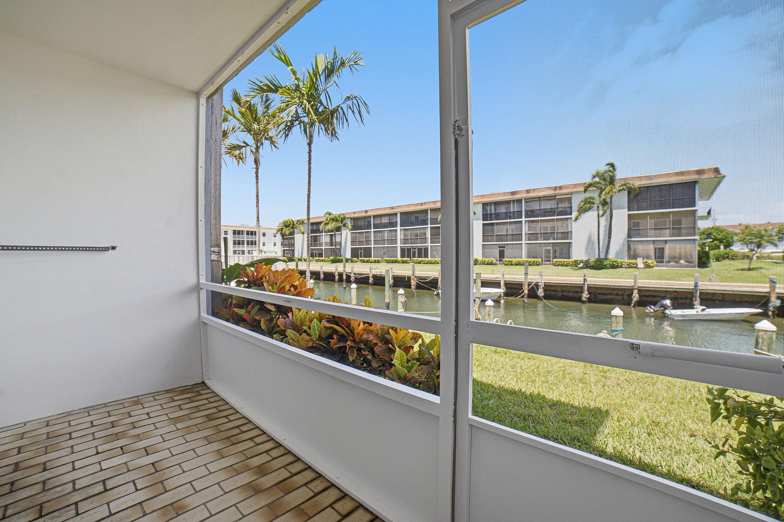 111 Doolen Court 110, North Palm Beach, FL 33408 photo 17