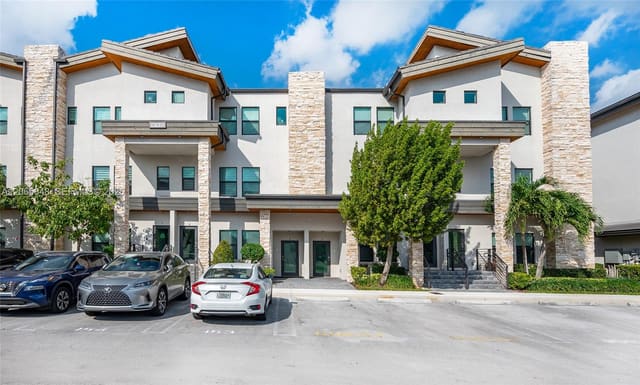 10461 NW 82nd Street 10, Doral, FL 33178