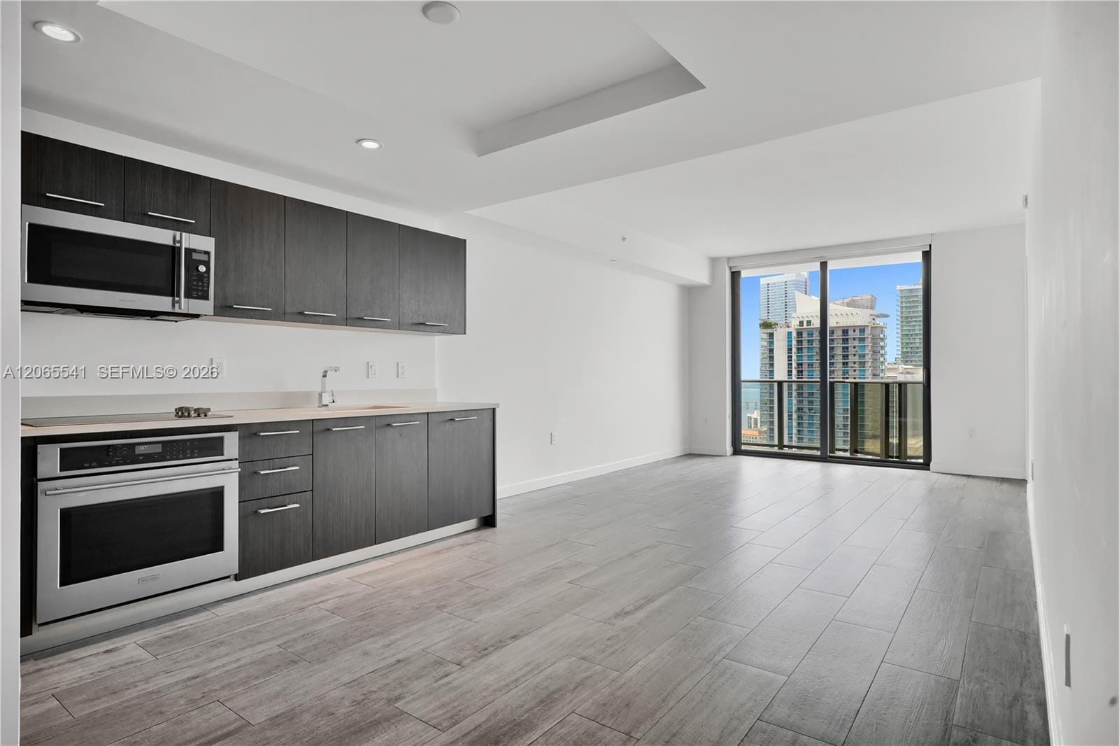 55 SW 9th Street 3504 — photo 2