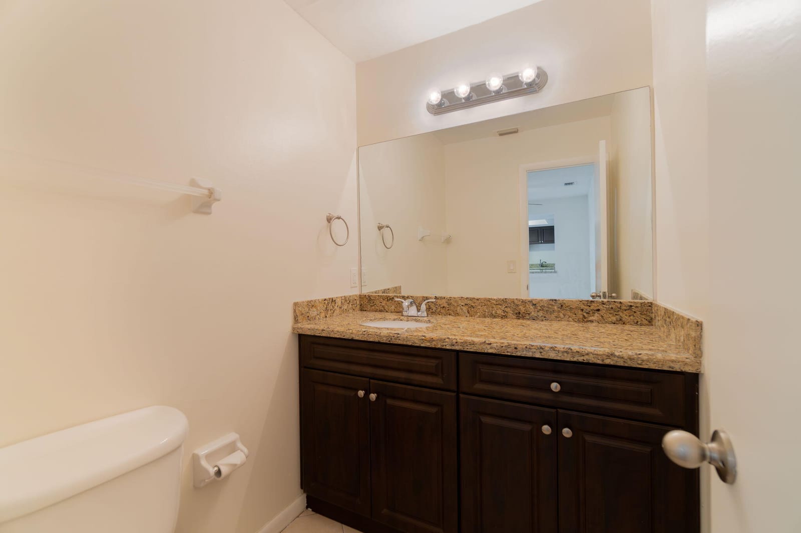 1530 Shaker Circle — photo 3
