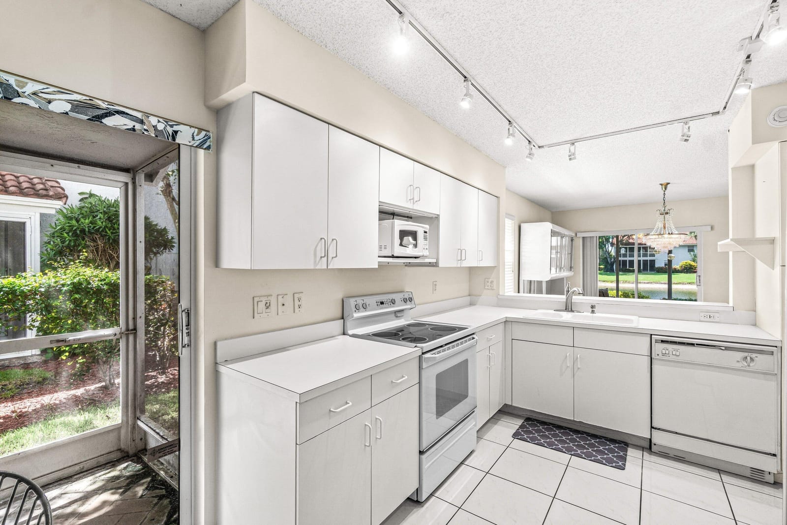 7408 Lake Meadow Way 101 — photo 10