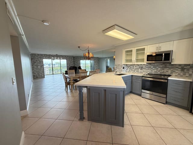 2215 CYPRESS ISLAND Drive 505, sold in Cypress Bend, Pompano Beach, FL