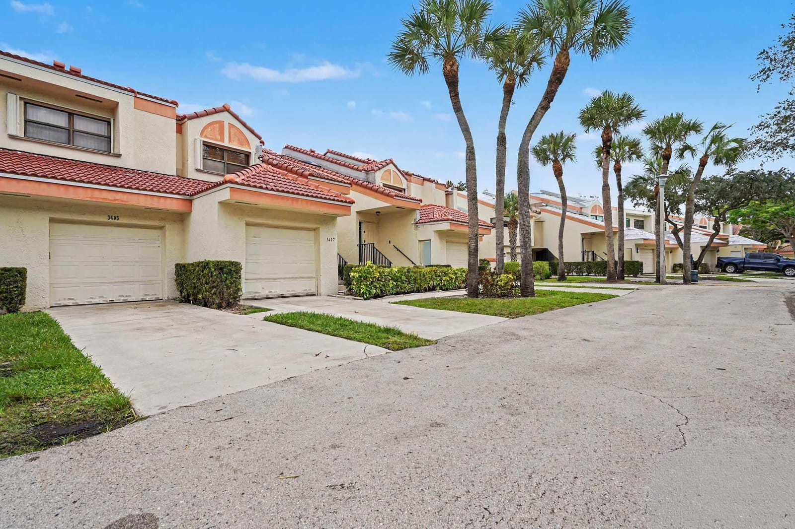 3405 EMERALD OAKS Drive 207 — photo 2