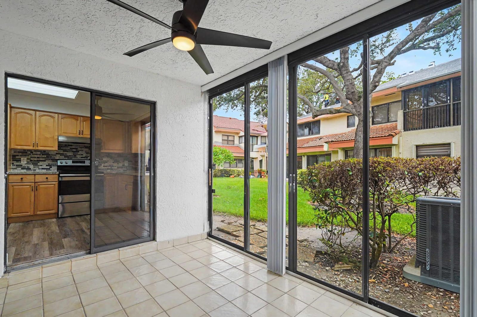 3405 EMERALD OAKS Drive 207, Hollywood, FL 33021 photo 14