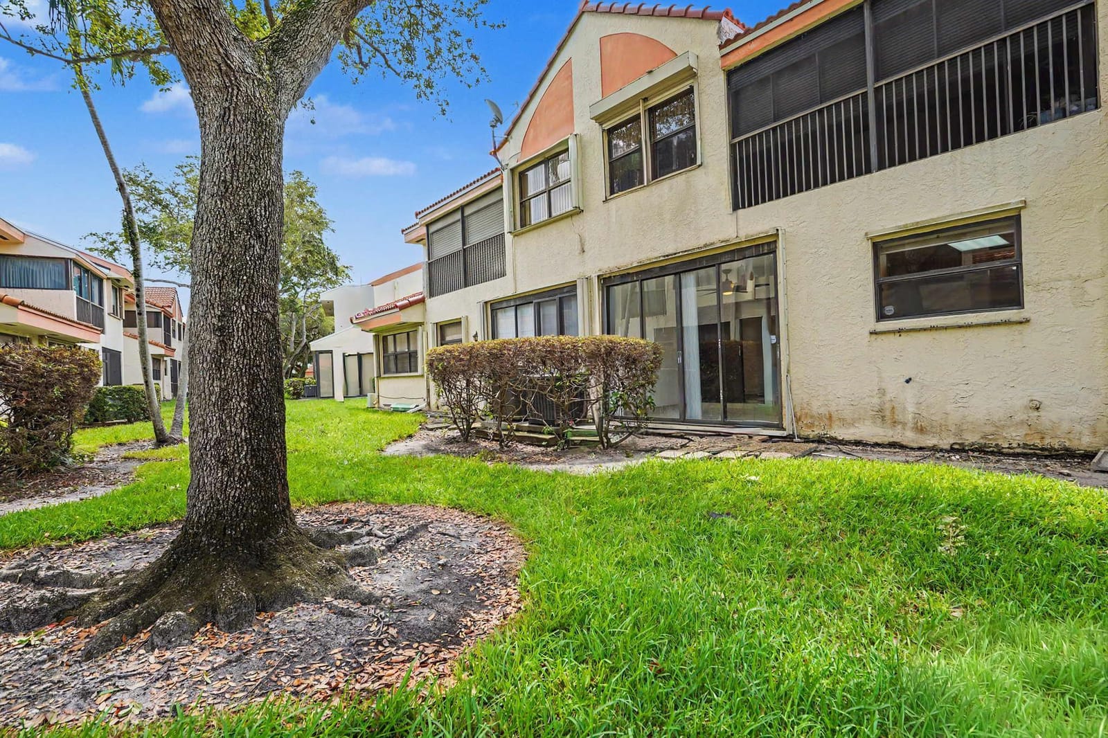 3405 EMERALD OAKS Drive 207, Hollywood, FL 33021 photo 17