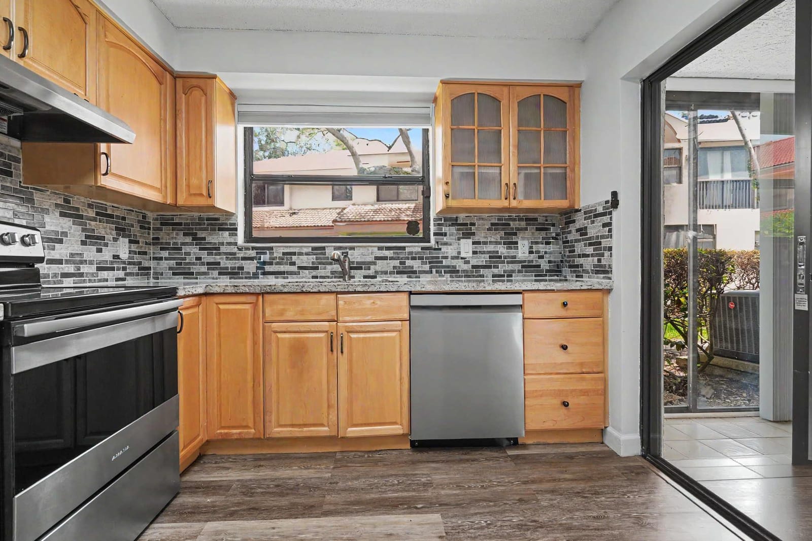 3405 EMERALD OAKS Drive 207, Hollywood, FL 33021 photo 22