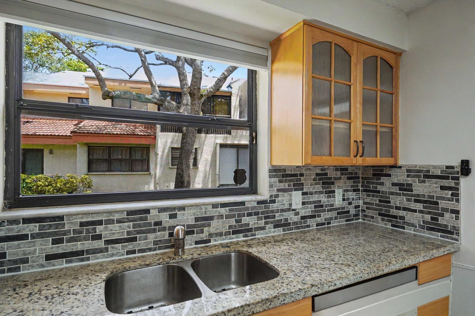 3405 EMERALD OAKS Drive 207, Hollywood, FL 33021 photo 23
