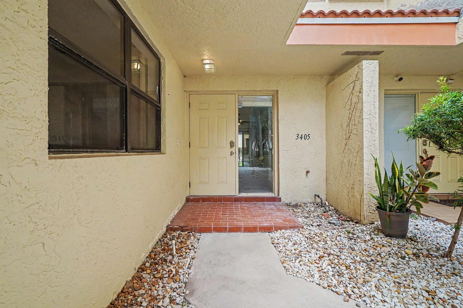 3405 EMERALD OAKS Drive 207 — photo 4