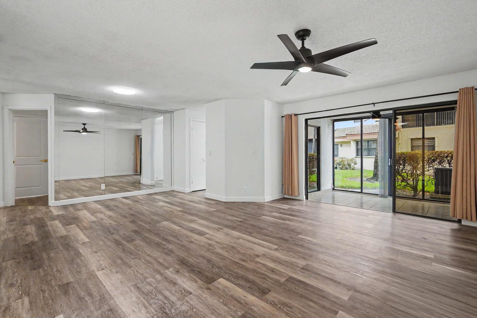 3405 EMERALD OAKS Drive 207 — photo 9