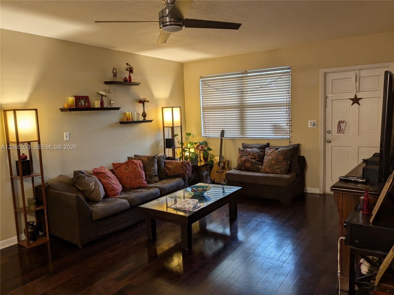 1905 N 47th Avenue — photo 3