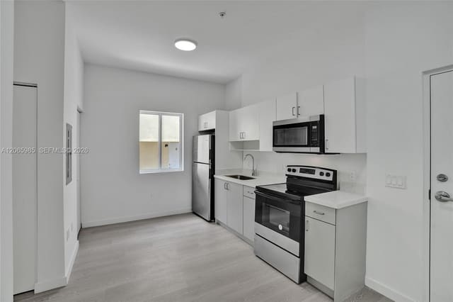 1567 NW 1st Street 14, Miami, FL 33125