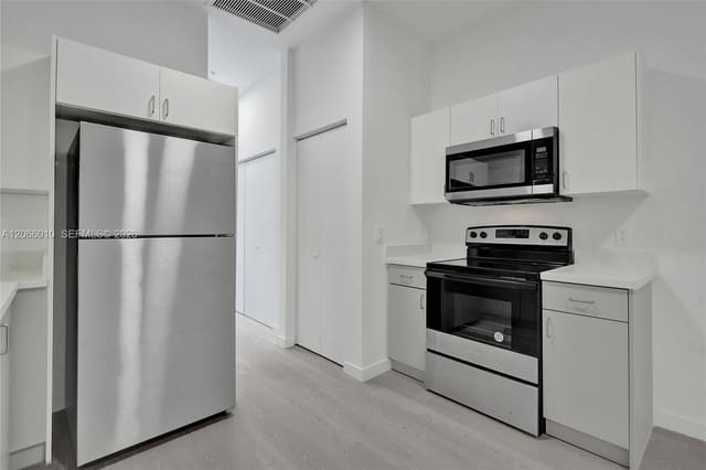 1567 NW 1st Street 10, Miami, FL 33125