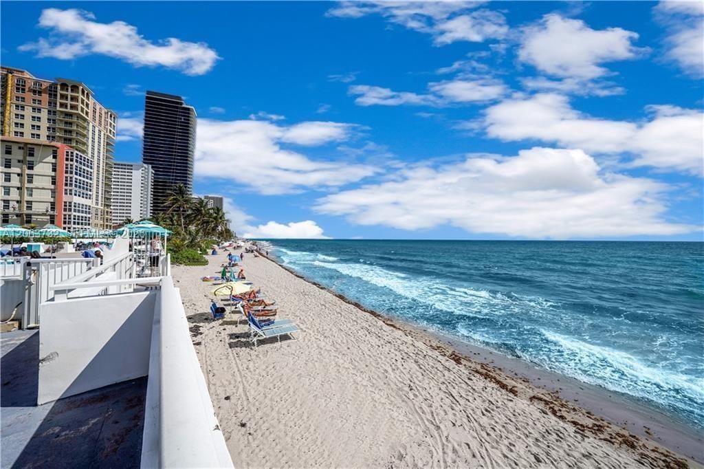 3140 S Ocean Drive 911 — photo 12