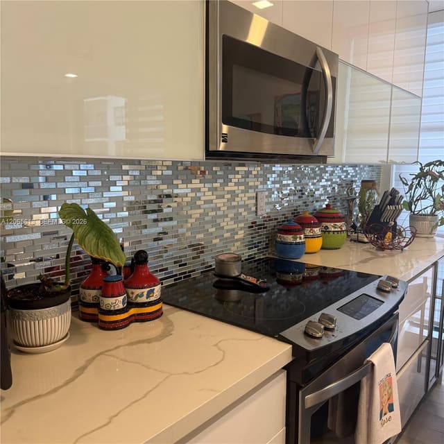 6061 Collins Avenue 16E, Miami Beach, FL 33140