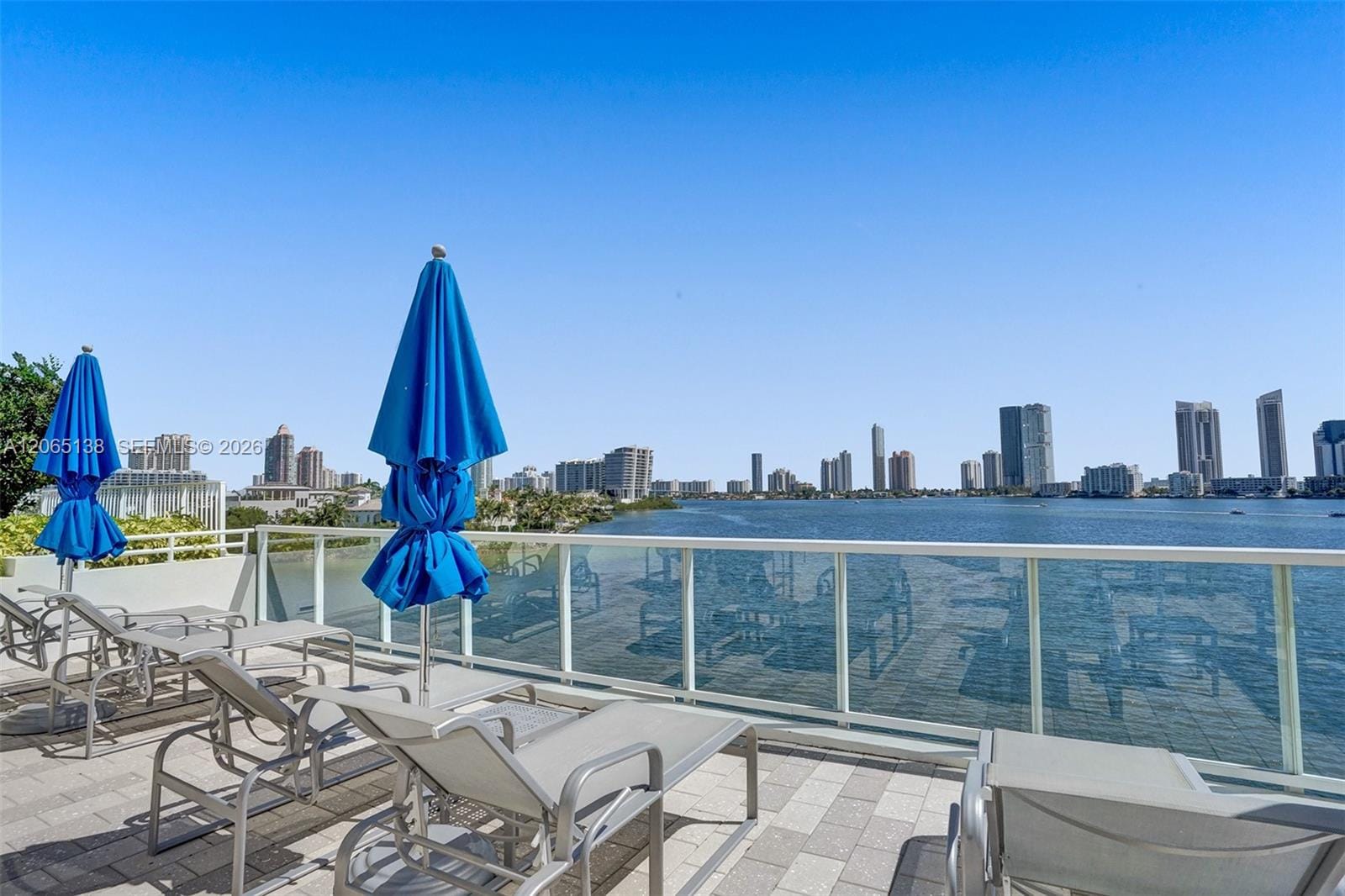 3000 Island Boulevard 332 — photo 11