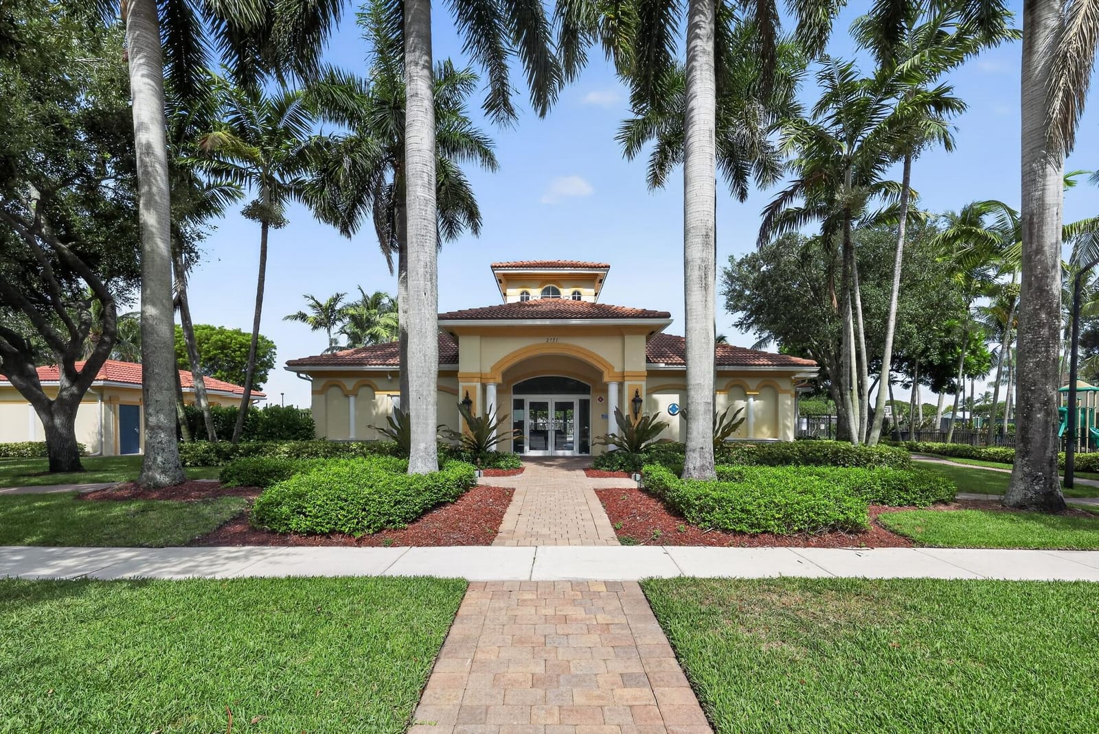 2823 S EVERGREEN Circle, Boynton Beach, FL 33426 photo 13