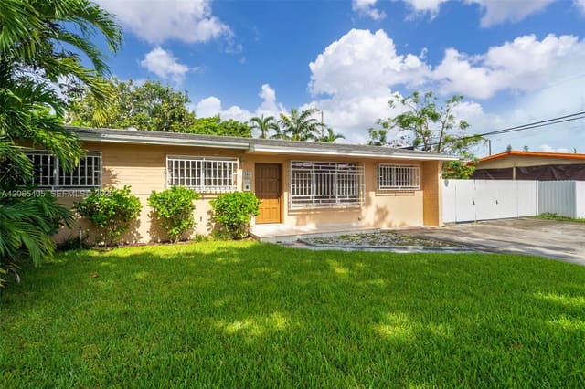 5560 W 6th Avenue, Hialeah, FL 33012