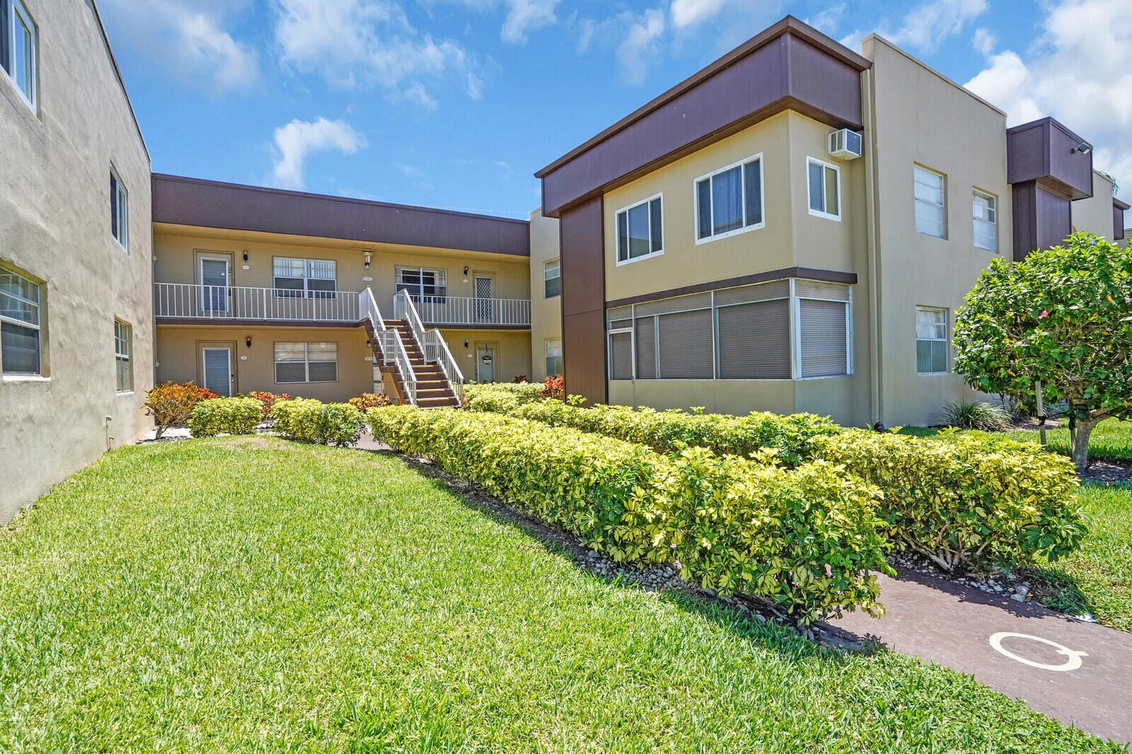 810 Burgundy Q, Delray Beach, FL 33484 photo 2