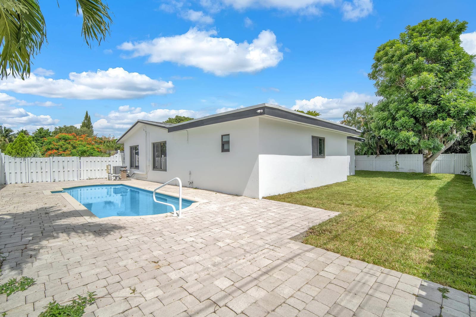 850 SW 1st Terrace — photo 8