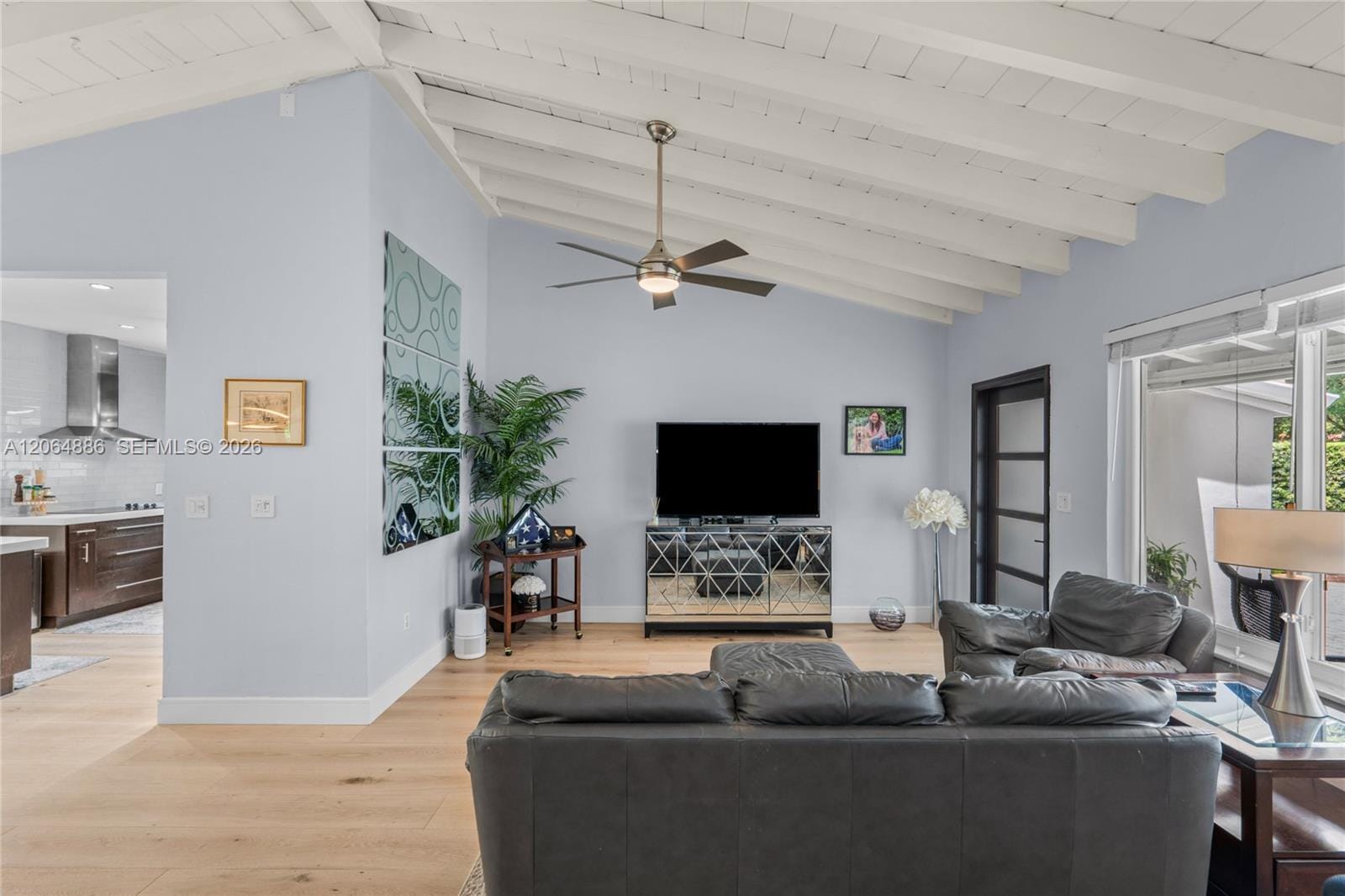 810 Venetia Avenue — photo 2