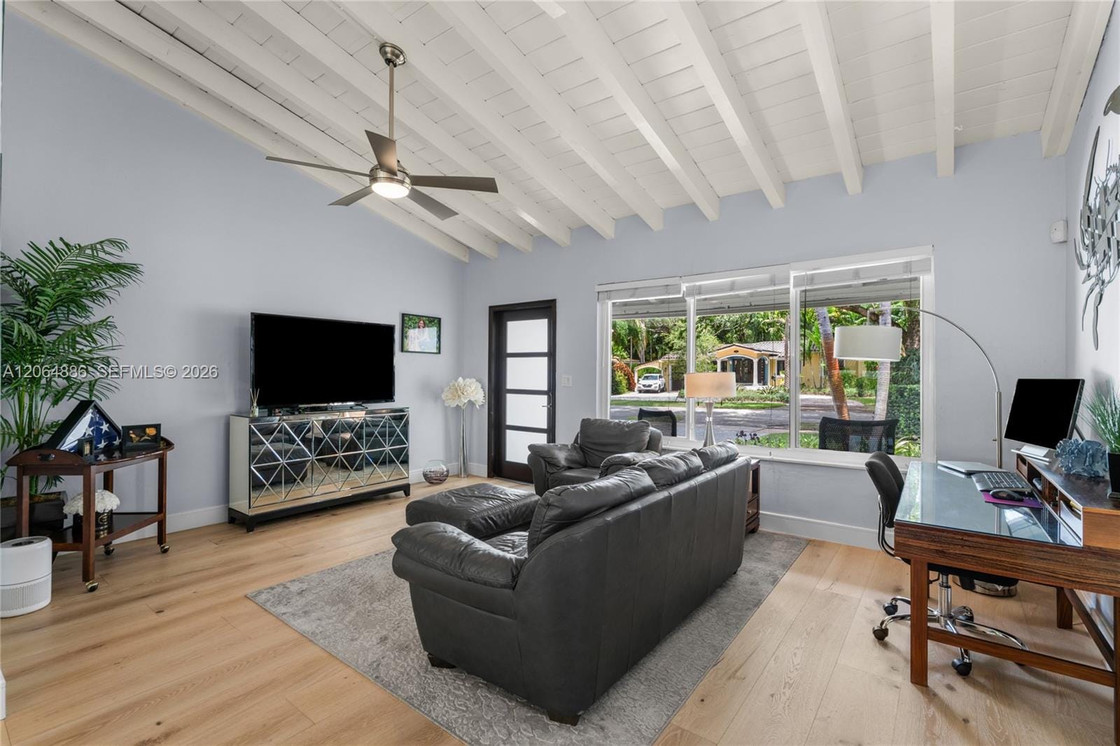 810 Venetia Avenue — photo 3