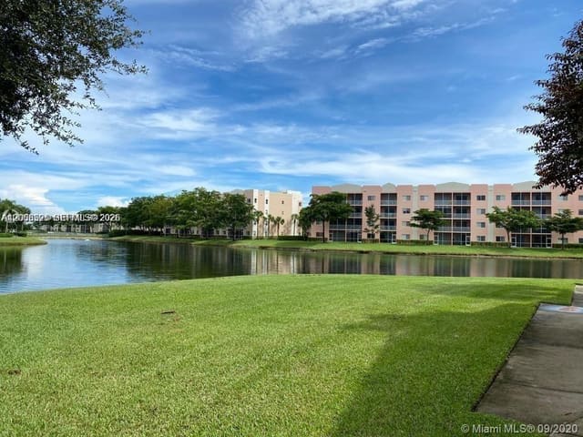 7980 N Nob Hill Road 102, El Ad Nob Hill, Tamarac, FL