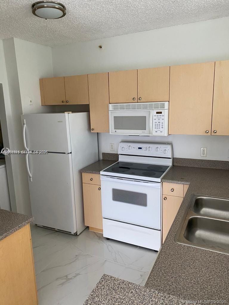 7980 N Nob Hill Road 102 — photo 3
