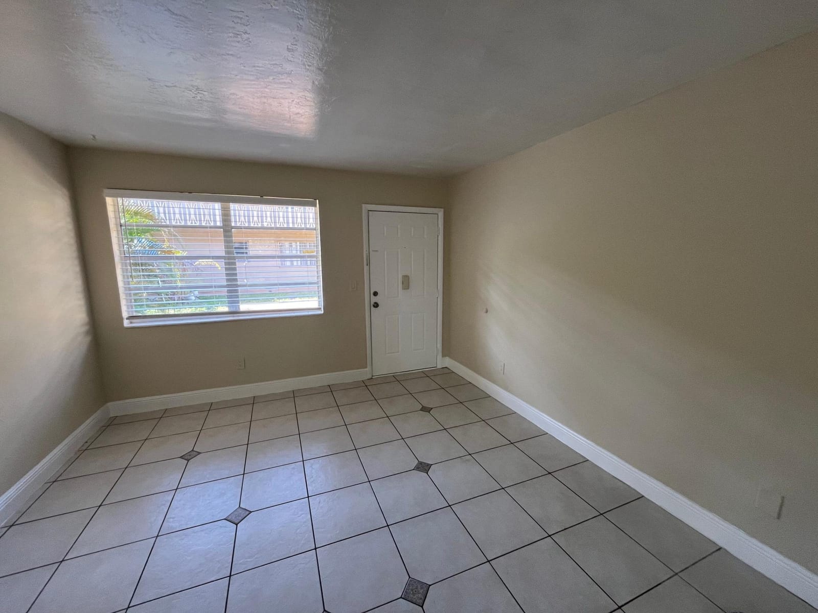 1370 NE 119TH Street 137008 — photo 1
